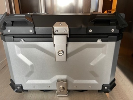 美品　リアボックス モノキーケース バイク用トップケース鍵2本 (シルバー, 55L)