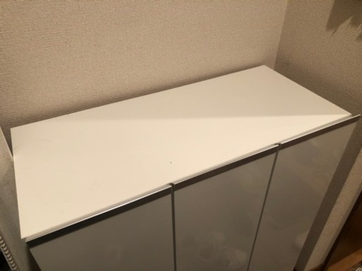 靴箱　ツヤのあるホワイトカラー　使用期間1年半