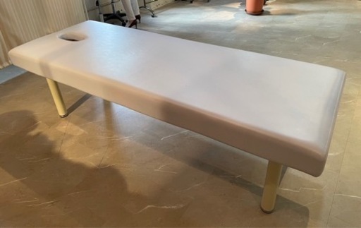 マッサージベッド～2/24 木曜　キャンセルの為　再出品　美品　ホワイト　L190xW70cm　有孔ワイド　