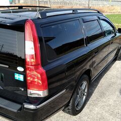 VOLVO V70 T-5 SB後期型 ☆希少 左ハンドル ディーラー車 5AT 黒レザーシート 乗って帰れます！の画像