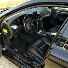 VOLVO V70 T-5 SB後期型 ☆希少 左ハンドル ディーラー車 5AT 黒レザーシート 乗って帰れます！の画像