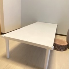 シンプルなローテーブル