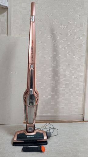 Electrolux　充電式コードレスサイクロン掃除機　エルゴラピード・リチウム