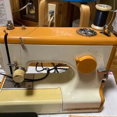 昭和レトロなミシン