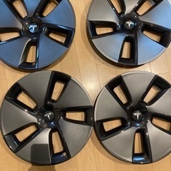 テスラTesla純正ホイールカバー4枚　未使用の画像