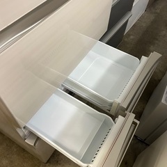 万代店　メ　大容量 605L 6ドア 両開き 冷蔵庫 2015年製 TOSHIBA 白の画像