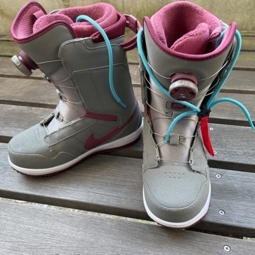 スノボー　ブーツ　ナイキ 23.5.cm. 24cm