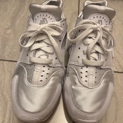 NIKE ナイキ　エアハラチ　ホワイト　24.5センチ