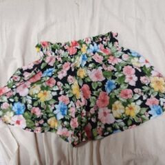 (お話し中)⑥キュロットパンツ(黒&カラフル花柄)