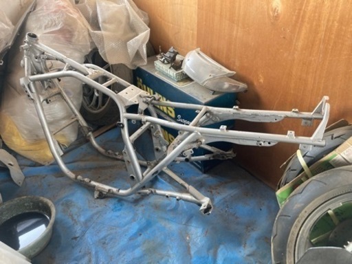 GSX１１００Ｓ刀　フレーム　おまけクランクケース付き