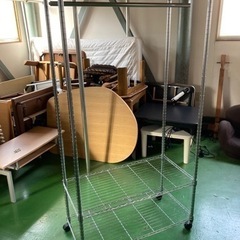 ● スチールラック、ワードローブ、ハンガーラック