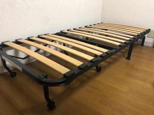 シングルベッド　折りたたんでソファになります