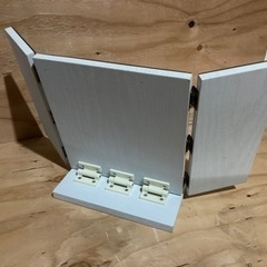 ● メイクアップ用のミラー、3面の画像