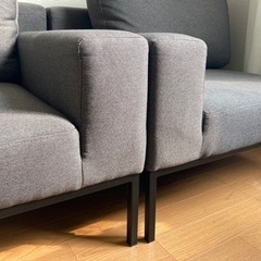 [LOWYA] 2人掛けカウチソファ スチール脚 アームテーブル付きの画像