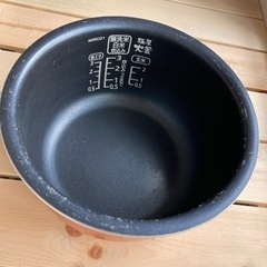 炊飯器　アイリスオーヤマ　Amazon限定ブランド　アイリスオーヤマ 炊飯器 マイコン式 3合 極厚銅釜 銘柄炊き分け機能付き ブラック Smart Basicの画像