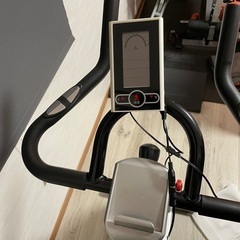 スピンバイク　トレーニング自転車　ダイエット　フィットネスの画像