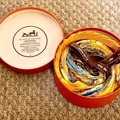 値下げ✨★エルメス未使用シルクスカーフ★箱・リボンありの画像