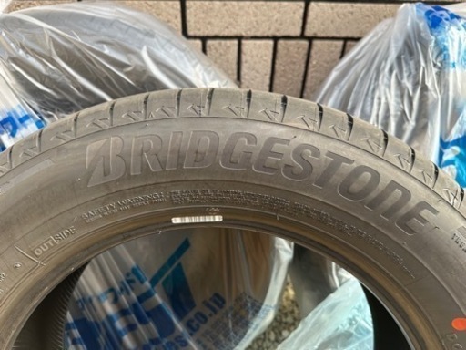 215/60R17 ほぼ新品　カローラクロスサマータイヤ