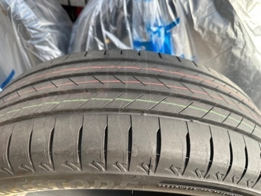 215/60R17 ほぼ新品　カローラクロスサマータイヤ