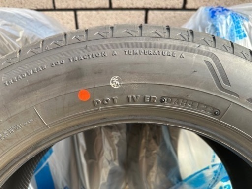 215/60R17 ほぼ新品　カローラクロスサマータイヤ