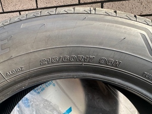 215/60R17 ほぼ新品　カローラクロスサマータイヤ