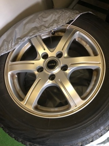 スタッドレスタイヤとアルミホイール