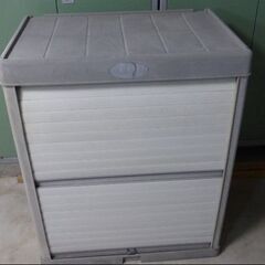ベランダ物置　シャッター式