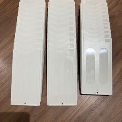 Maxタイムレコーダーとラックの画像