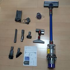 【取引中です】掃除機　dyson cyclon V10　付属品含む一式