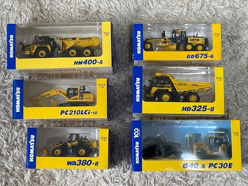 コレクターズアイテム。コマツ重機 ミニチュア (非売品)7点セット+3Dクリスタル（内部立体彫刻）1点　手渡しで譲渡します