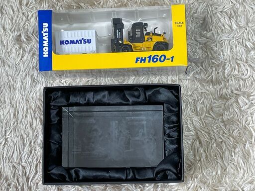 コレクターズアイテム。コマツ重機 ミニチュア (非売品)7点セット+3Dクリスタル（内部立体彫刻）1点　手渡しで譲渡します