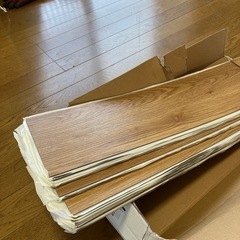 DIYノリ付きフローリング材19枚不要品フロアタイル