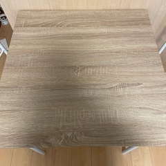 ダイニングテーブル と イス あげますの画像