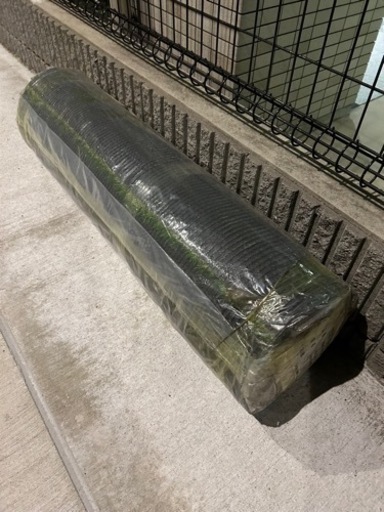 【最終価格】人工芝（1m×10m）、水はけ床マット付き（50cm×50cm）