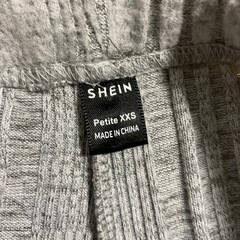 SHEIN パンツの画像