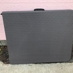 野外用テーブルの画像