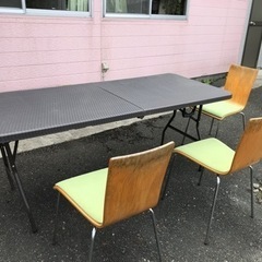 野外用テーブルの画像