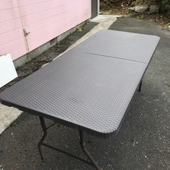 野外用テーブルの画像