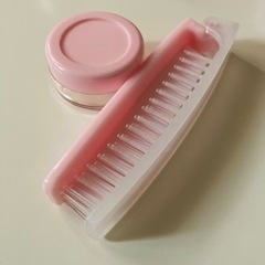 未使用品 折り畳みヘアブラシとクリームケース