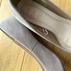 a.v.vパンプスの画像