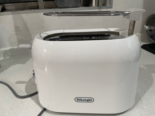 デロンギ(DeLonghi)  トゥルー ポップアップトースター ホワイト TTP220J-WH