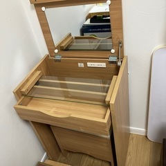 お話中　コンセント付きドレッサー