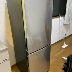 昨年購入　Haier173L冷蔵庫　2/9午前　10時までに取りにこれる方にお譲りします。
