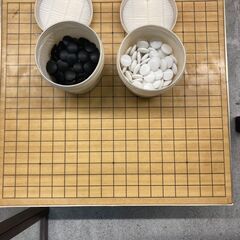 ☆中古￥1,000！囲碁盤　囲碁付き　家具　【BB051】