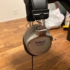 Korg krome 88 workstation とモニターベッドホンの画像