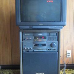 レーザーカラオケ、ブラウン管テレビセット