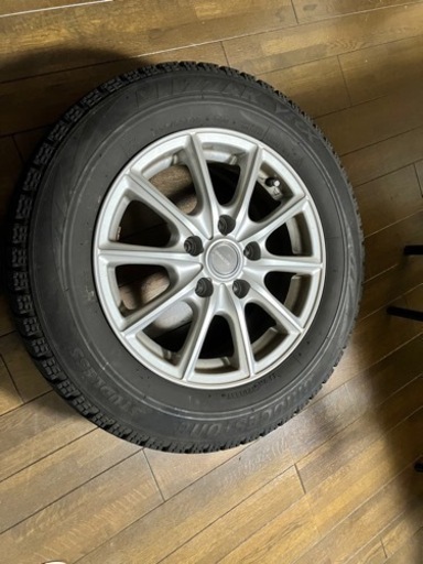 セレナのスタッドレスタイヤ　4本