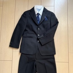 男の子セレモニースーツ120cm(Yシャツ、ネクタイ、ポケットチーフ付)取引中の画像
