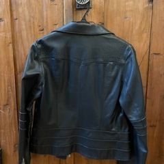 牛革製ブランドジャケットの画像