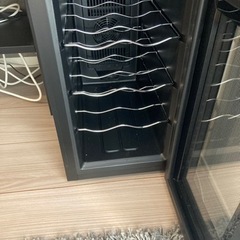 小型のワインセラーの画像
